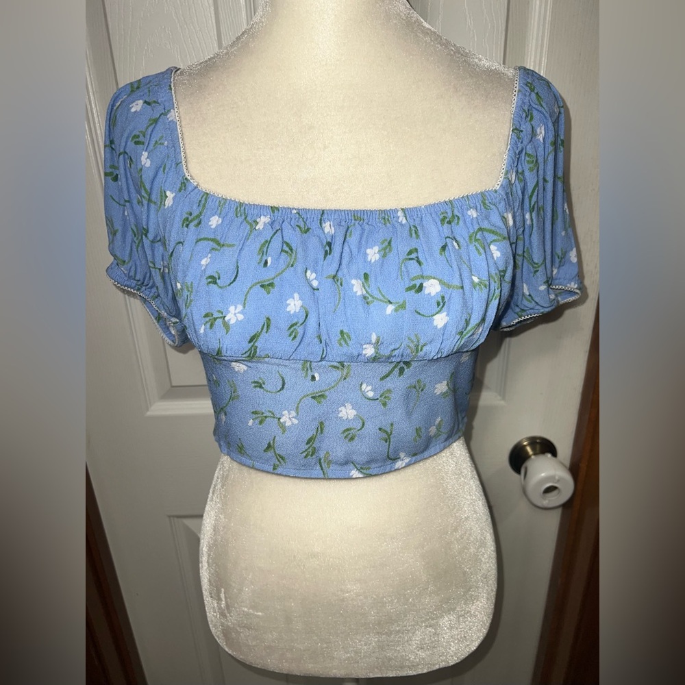 (NWOT) Aritzia Sunday Best Microfloral Smocked Crop Top Baby Tee Blue/Green S